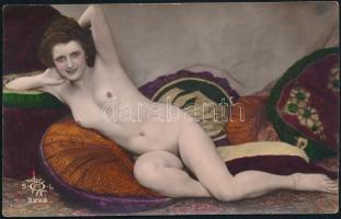 cca 1930-1940 Francia erotikus fotó, színezett, 8,5×13,5 cm