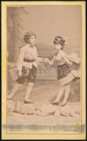 cca 1870 Színjátszók, keményhátú fotó Bülch Ágoston pesti műterméből, 10,5×6,5 cm