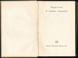 Kárpáti Aurél: A vándor visszanéz. Bp.,1963, Magvető. Kiadói egészvászon-kötés. A szerző által dedik...
