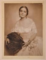 Angelo: Berky Lili (1886-1958) színművésznő fotója. aláírt és hátoldalon címkével jelzett fotó. 19x25 cm