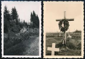 1939 Tatárhágó, Ősi temető a lengyel-magyar határon, 2 db feliratozott fotó, 8,5x6 cm