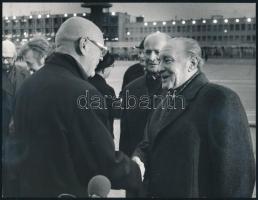 Kádár Jánosról - különböző helyszíneken és időpontokban - készített 8 db vintage fotó, négy felirato...