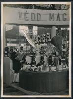 cca 1944 Budapest, légoltalmi szaküzlet termékei, 8 db vintage fotó, fekete kartonra felragasztva, 1...