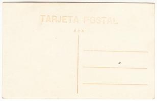 cca 1920-1930 Bábjátékos, fotó, aláírt, 14×9 cm