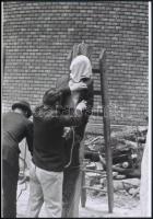 1945 Budapest, háborús bűnösök kivégzése, 6 db vintage negatívról készült mai nagyítás,  25x18 cm