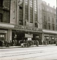 cca 1959 Budapesti városképek, riportképek Kotnyek Antal (1921-1990) fotóriporter hagyatékából, 18 d...