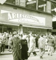 cca 1959 Budapesti városképek, riportképek Kotnyek Antal (1921-1990) fotóriporter hagyatékából, 18 d...
