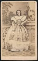 cca 1857 Pesti divat, Simonyi fényirdájában készült, vizitkártya méretű fénykép, 10x6 cm