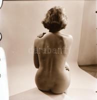 cca 1976 Aktfotózás, 8 db vintage negatív, 6x6 cm