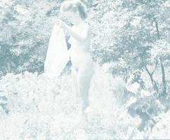 cca 1976 Aktfotózás, 8 db vintage negatív, 6x6 cm