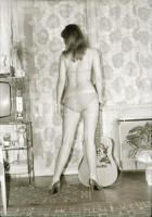 cca 1974 Gitárórára érkezett, szolidan erotikus felvételek, 35 db vintage negatív, 24x36 mm