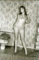 cca 1974 Gitárórára érkezett, szolidan erotikus felvételek, 35 db vintage negatív, 24x36 mm