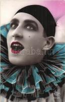 3 db régi francia színes bohócos művészi lap / 3 pre-1945 French clown art postcards