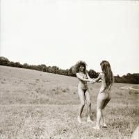 cca 1977 Csinosak és szépek, szolidan erotikus felvételek, 13 db vintage negatív, 6x6 cm