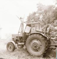 A traktorosnő legkedvesebb társa, szolidan erotikus felvételek, 4 db vintage negatív, 6x6 cm