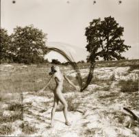 cca 1976 Fátyol tánc, szolidan erotikus felvételek, 11 db vintage negatív, 6x6 cm