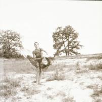 cca 1976 Fátyol tánc, szolidan erotikus felvételek, 11 db vintage negatív, 6x6 cm