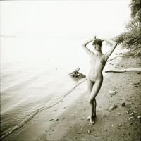 cca 1978 Vízparti játékok, 12 db vintage negatív, szolidan erotikus felvételek, 6x6 cm