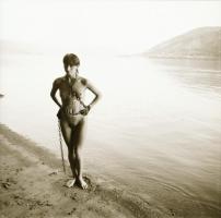 cca 1978 Vízparti játékok, 12 db vintage negatív, szolidan erotikus felvételek, 6x6 cm