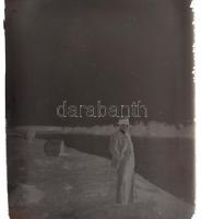 cca 1947 Fekete György (1904-1990) budapesti fényképész hagyatékából 44 db vintage üveglemez negatív...