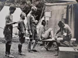 1930 Csondárvölgyi nagytáborunk emlékére. Cserkész táborozásról készült dekoratív album, kb 100 db é...