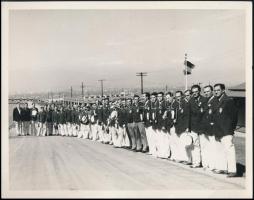 1932 A Los Angelesi olimpia. Az olimpiára érkező magyar sportolók bevonulnak az olimpiai faluba és a...