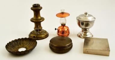 Fém tárgyak: réz tégely,mini petróleumlámpa, bronz gyertyatartó, összesen:5 db, m:3-20 cm