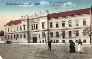 29 db főleg RÉGI magyar városképes lap jó lapokkal vegyes minőségben / 29 mostly pre-1945 Hungarian ...