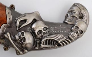 Halálfejes motívumos dísztőr, pengehossz: 23 cm, teljes hossz: 37,5 cm