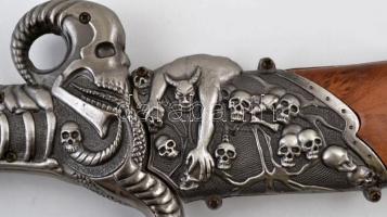 Halálfejes motívumos dísztőr, pengehossz: 23 cm, teljes hossz: 37,5 cm