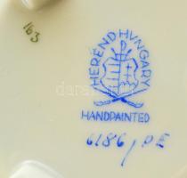 2 db porcelán bonbonier, egyik Herendi petrezselyemmintás, sérült, m: 4,5 és 9 cm, d: 6,5 és 7 cm