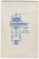 cca 1910 Elsőáldozó kislány, keményhátú fotó Horn Mór nyitrai műterméből, 16,5×11 cm