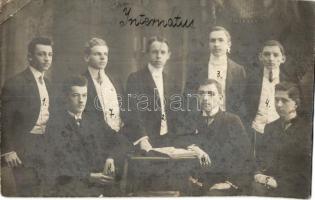 1909 Győr, Fekete internátus nyolc tagja, diákok, photo (fa)