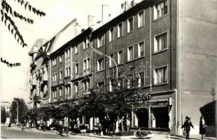 Nagykanizsa - 8 db MODERN városképes lap: Fő tér, Szabadság tér, Lenin utca, automobil. Képzőművésze...