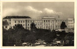 Nagykanizsa - 8 db MODERN városképes lap: Fő tér, Szabadság tér, Lenin utca, automobil. Képzőművésze...