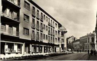 Nagykanizsa - 8 db MODERN városképes lap: Fő tér, Szabadság tér, Lenin utca, automobil. Képzőművésze...