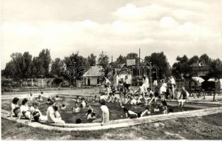 Túrkeve - 8 db MODERN városképes lap: strand, általános iskola, Petőfi tér, Tanácsháza. Képzőművésze...