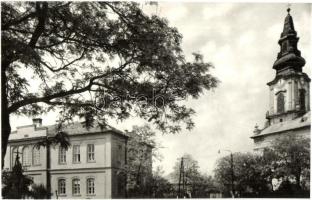 Túrkeve - 8 db MODERN városképes lap: strand, általános iskola, Petőfi tér, Tanácsháza. Képzőművésze...