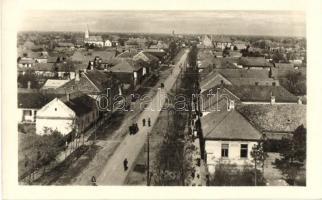 Túrkeve - 8 db MODERN városképes lap: strand, általános iskola, Petőfi tér, Tanácsháza. Képzőművésze...