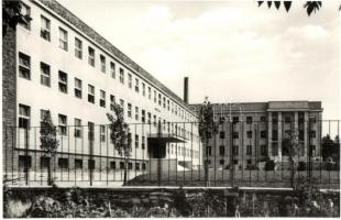 Veszprém - 8 db MODERN városképes lap: Vegyipari Egyetem, Székesegyház, Múzeum és Könyvtár, Lenin-li...