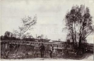 1915 Illyefalva, Ilieni; Falu híd, szintező geodéták / village bridge, leveling surveryors. photo