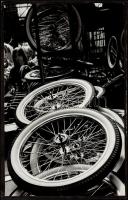 cca 1975 Budapest, Csepeli Kerékpárgyár, 2 db vintage fotó, 40x25 cm és 30x40 cm