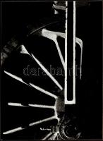 cca 1974 Nagy Sándor feliratozott vintage fotóművészeti alkotása, kasírozva, 28,5x38,5 cm