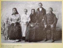 Hegedűs János: Fejezetek Dunakömlőd történetéből. Paks, 2014, Magánkiadás, (Szekszárd Kerényi Nyomda...