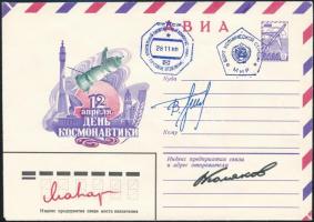 German Tyitov (1935-2000), Musza Manarov (1951- ) és Valerij Poljakov (1942- ) orosz űrhajósok aláírásai emlékborítékon /  Signatures of German Titov (1935-2000), Musa Manarov (1951- ) and Valeriy Polyakov (1942- ) Russian astronauts on envelope