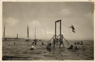 Grado, Divertimenti in Mare / bathing people. E. Wokulat & C.