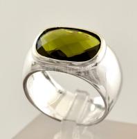 Ezüst(Ag) zöld köves gyűrű, jelzett, méret: 54, bruttó: 6,7 g