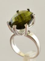 Ezüst(Ag) zöld köves gyűrű, jelzett, méret: 54, bruttó: 6,3 g