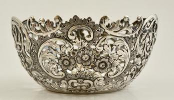 Ezüst(Ag) áttört ornamentikus hongkongi bonbonkínáló, jelzett, d: 13 cm, nettó: 137 g