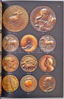 Tóth Sándor éremkönyv. Szerk.: Dr. Tóth Attila. Szeged, 2012. Benne Tóth Sándor éremművészete, életr...